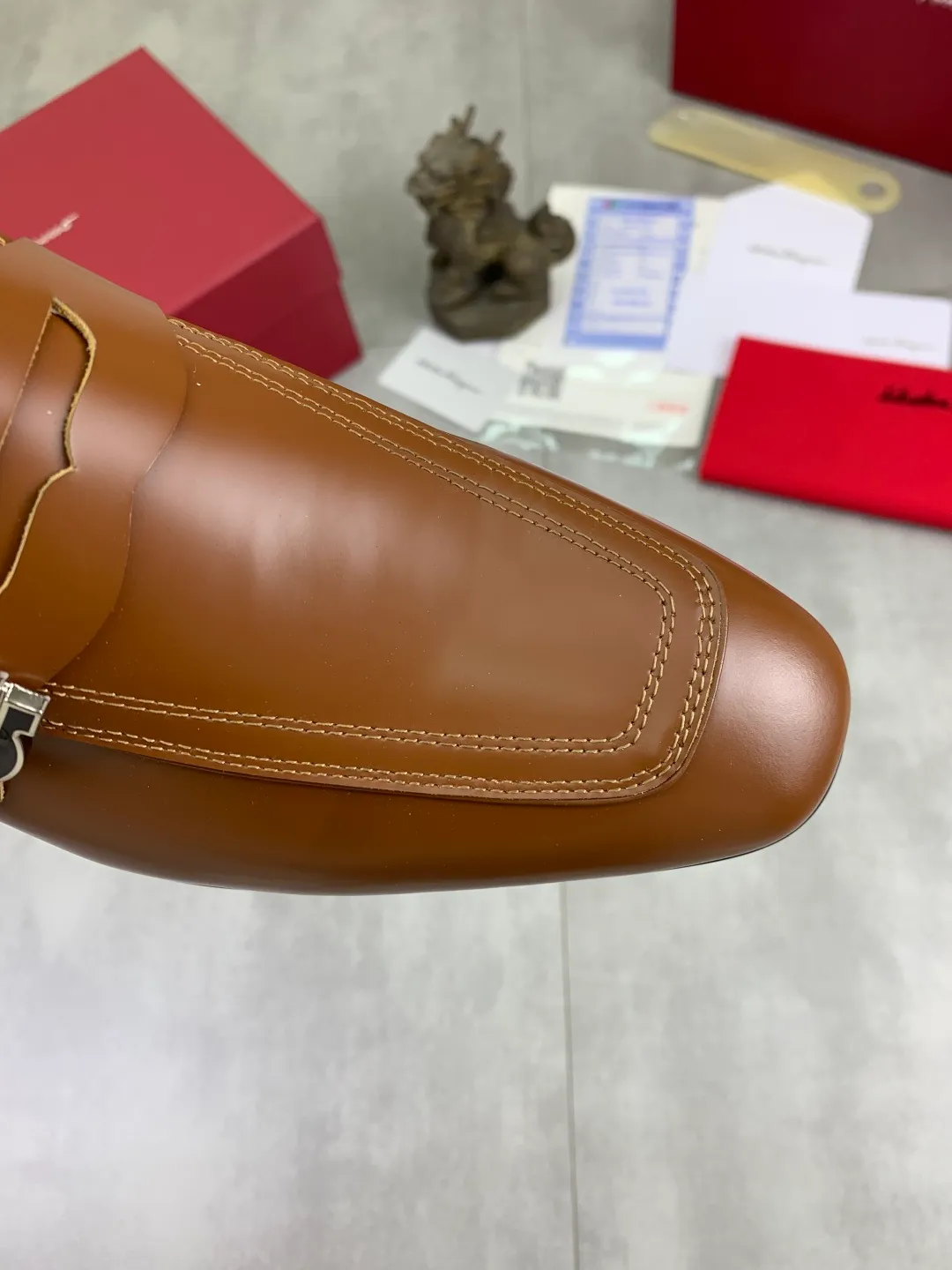 Men's men's shoes 💰P600💰[New model] High quality water-dyed cowhide 🆘[Salvatore Ferragamo] Ferragamo's latest casual business leather shoes for men! Listed simultaneously! The fabric is made of specially imported original calfskin, and the interior is made of imported water-dyed cowhide. It is absolutely luxurious and leads the fashion trend. Matching code: 38-44 (45 and 46 can be customized) 5️⃣ colors available